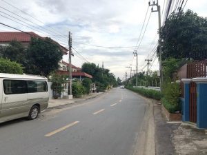 ถนนทางเข้าแปลงที่ดิน ถมที่ดินเสร็จเรียบร้อย พุทธมณฑลสาย 3 เนื้อที่ขนาด 60 ตารางวา