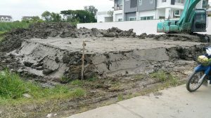 ตัวอย่างงานถมที่ดิน นาคนิวาส 48 ทำคันดินเฉียงด้านข้าง